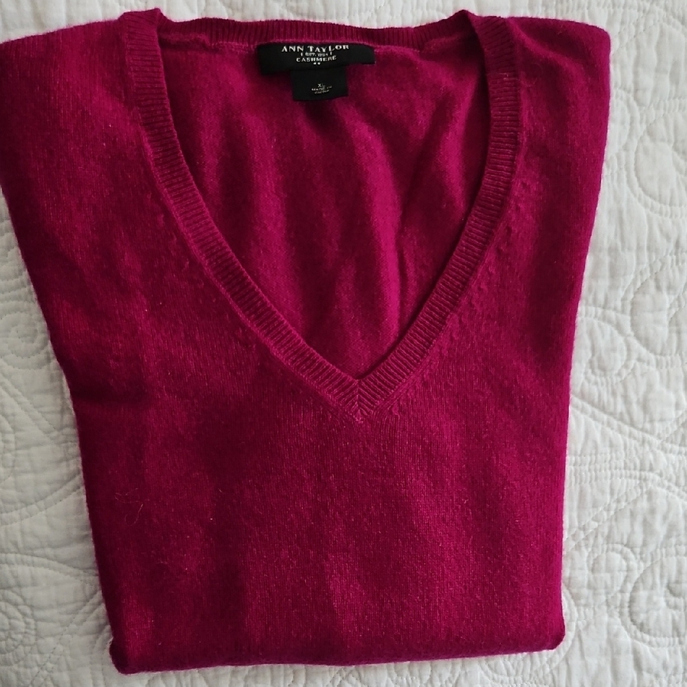 Ann Taylor Women's Fuchsia V-Neck Sweater